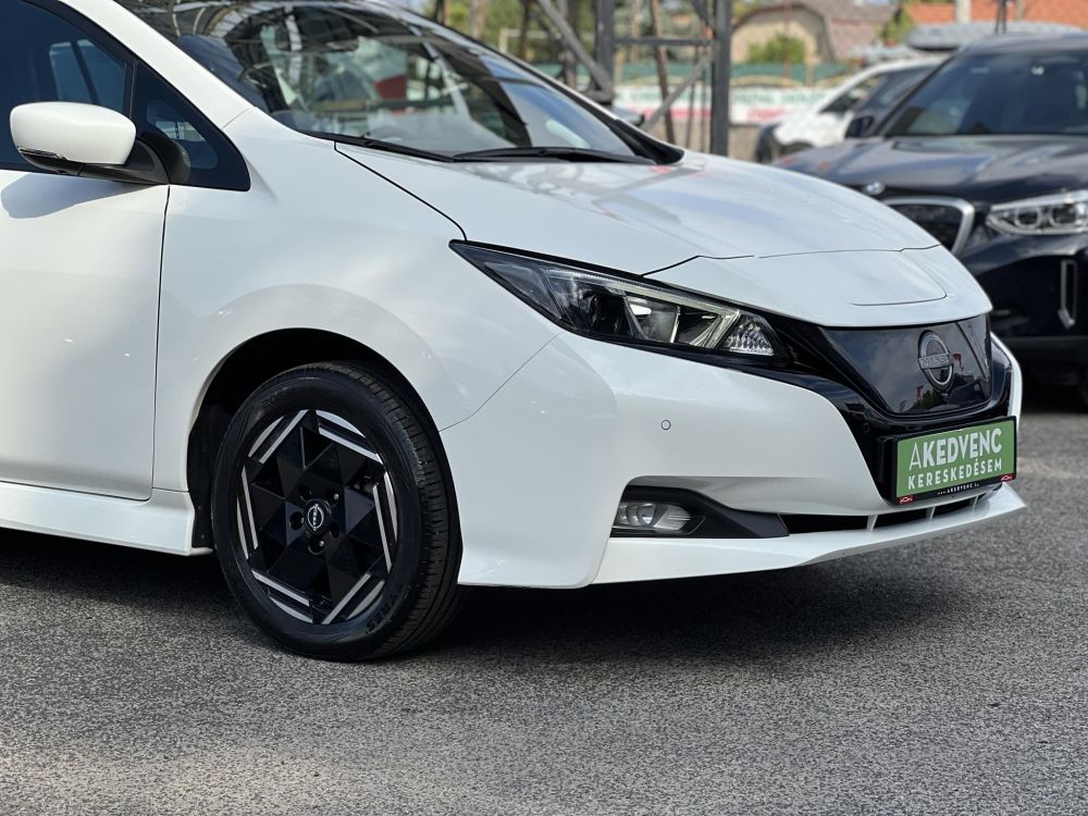 NISSAN LEAF Acenta 40kWh (Automata) 29e km. 270km hatótáv. keyless. 360 kamera. első-hátsó ülésfűtés. téli-nyári ker