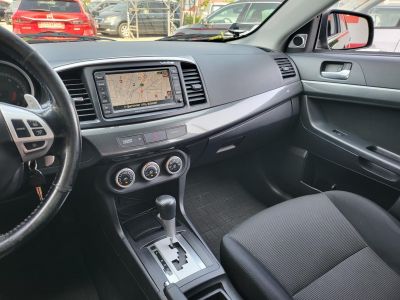 MITSUBISHI LANCER 1.8 Invite CVT Rockford Fosgate HIFI Tempomat Navi Kamera Ülésfűtés Vezetett szervizkönyv!