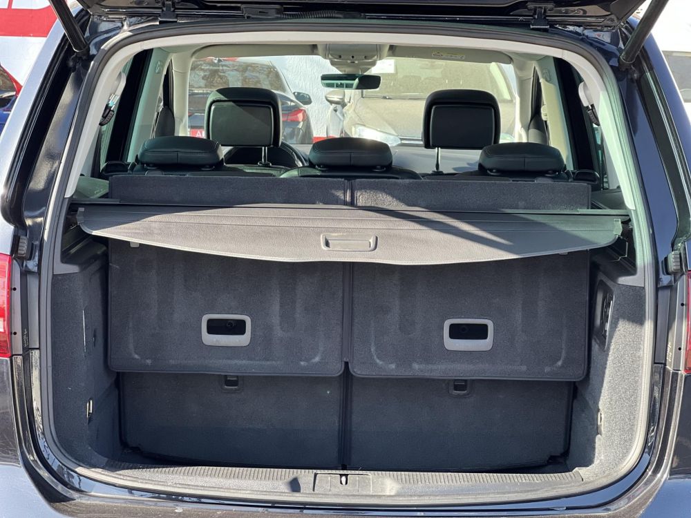 VOLKSWAGEN SHARAN 2.0 TDI BMT SCR Highline DSG [7 személy] Dynaudio. ülésmemória. Carplay. pano. vonóhorog. kamera. stb