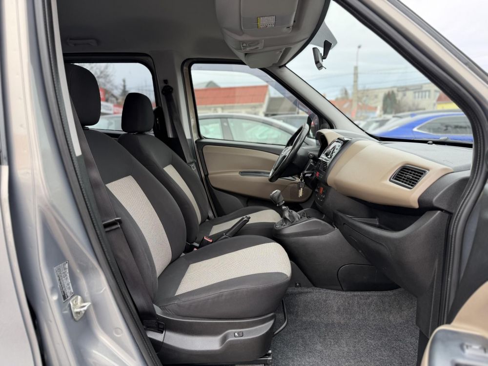 OPEL COMBO 1.6 CDTI L1H1 Enjoy 7 személyes M.o.-i. 1.tul. Márkaszervizelt. Téli-nyári kerék garnitúra!
