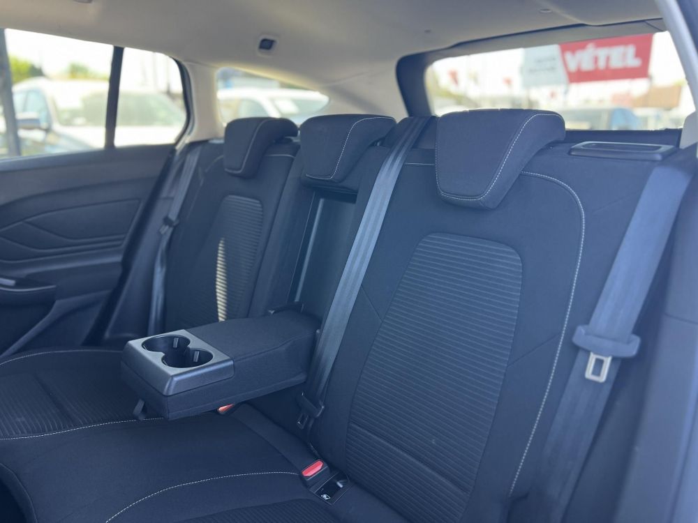 FORD FOCUS 1.5 EcoBlue Titanium LED. CarPlay. Állófűtés. Vonóhorog. Téli csomag!