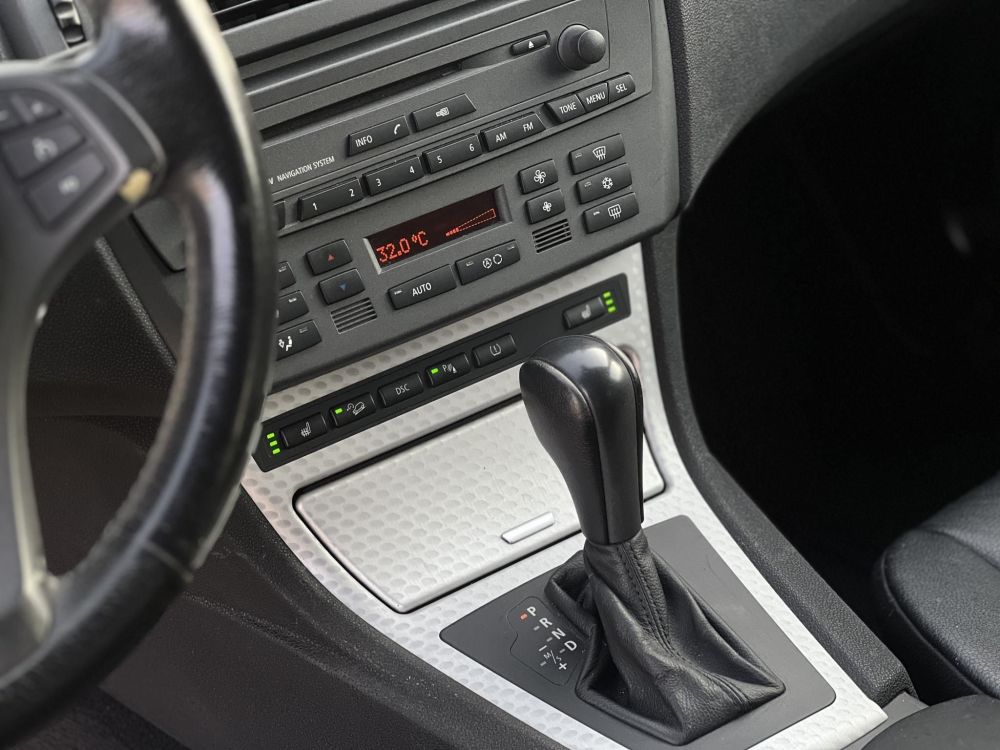 BMW X3 3.0 (Automata) xenon fényszórók. ülésfűtés. lejtmenet. memória. vonóhorog. bőr belső!