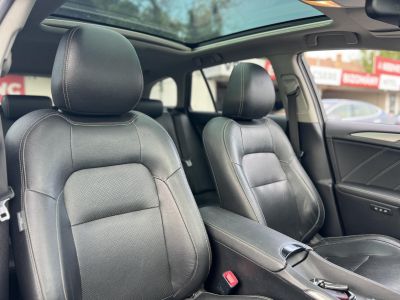 TOYOTA AVENSIS Touring Sports 2.0 D-4D Executive Magyarországi. Gyári fényezés. Végig vezetett szervizkönyv!