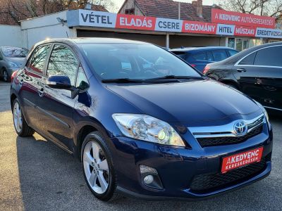 TOYOTA AURIS 1.8 HSD Sol Navi (Automata) Xenon Tempomat Kamera Digitklíma Vonóhorog Keyless