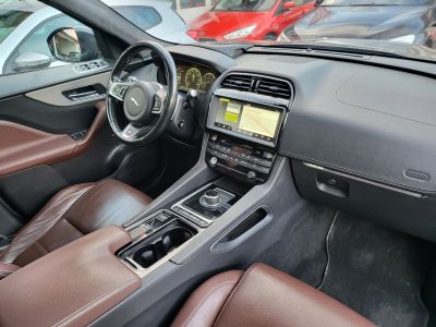 JAGUAR F-PACE 3.0 TDV6 First Edition AWD (Automata) LED Távtartó Holttér HUD Panoráma Meridian Barna bőr Vonóhorog!
