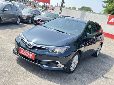 TOYOTA AURIS 1.8 HSD Active Trend (Automata) Kamera Tempomat Digitklíma Megkímélt!