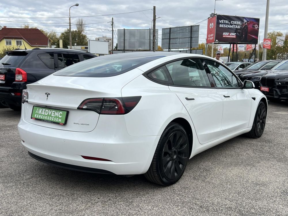 TESLA MODEL 3 Long Range AWD (Automata) FACELIFT. hőszivattyú. premium hifi. mátrix LED!