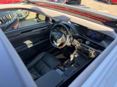 LEXUS ES 300H 112e km. Fakormány. ülésszellőzés. kormányfűtés. kamera. roló!