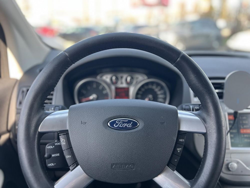 FORD KUGA 2.5T Titanium Individual 4WD (Automata) Magyarországi. 4 évszakos gumik. világos belső. vezérlés cserélve!