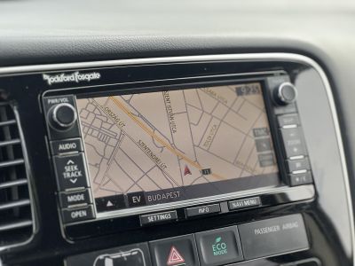 MITSUBISHI OUTLANDER 2.0 MIVEC Instyle Navi 4WD CVT