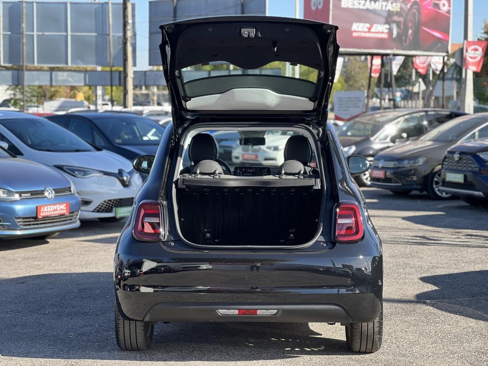 FIAT 500 500e Icon 42kWh (Automata) 28e km. panorámatető. 300 km hatótáv!