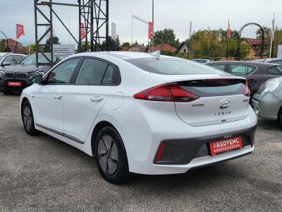 HYUNDAI IONIQ hybrid 1.6 GDi Comfort DCT 89e km. LED Tempomat Sávtartó Carplay Kamera Bluetooth