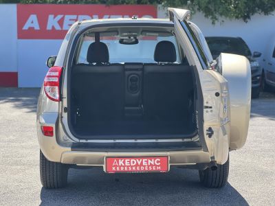 TOYOTA RAV 4 Rav4 2.0 4x4 Executive CVT Alcantara belső. kormányváltó. parkolóradar