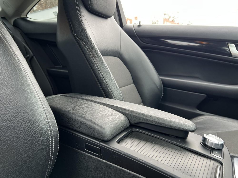 MERCEDES-BENZ C 220 CDI BlueEFFICIENCY (Automata) Xenon Tempomat Ülésfűtés Navi Bluetooth Rendszeresen szervizelt!