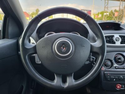 RENAULT CLIO 1.2 16V Authentique M.o.-i. 110e km! Klíma El.ablak Téli/Nyári gumi