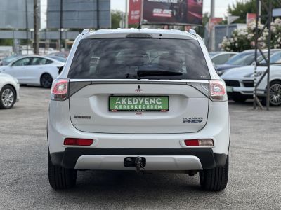 MITSUBISHI OUTLANDER 2.0 PHEV Instyle Navi 4WD CVT