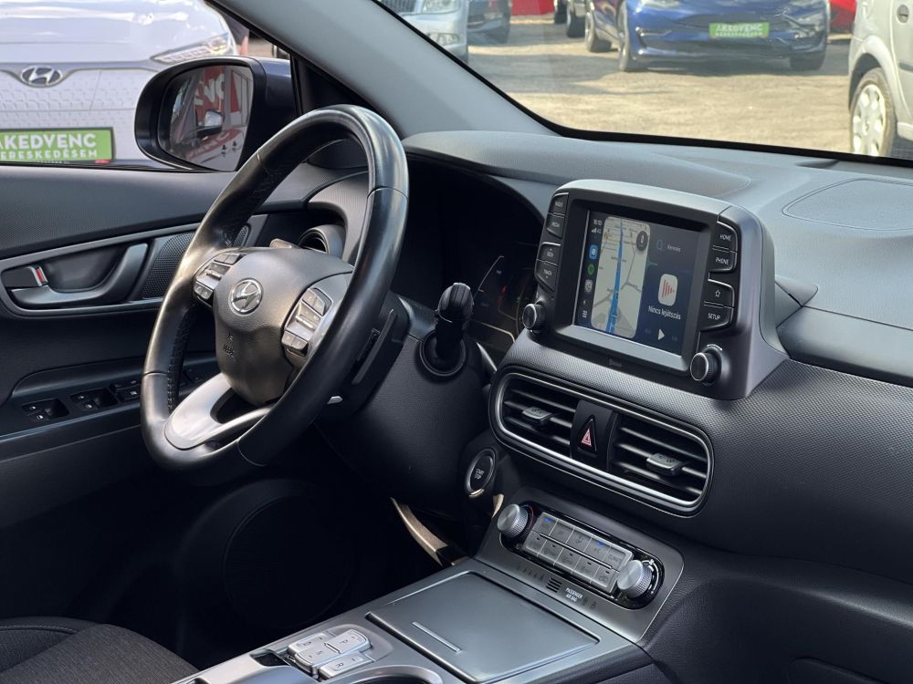 HYUNDAI KONA EV 64kWh Comfort 69e km. LED. tempomat. sávtartó. kamera. 2 gyári kulcs. CARPLAY!