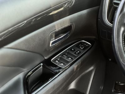 MITSUBISHI OUTLANDER 2.0 PHEV Intense Plus 4WD CVT