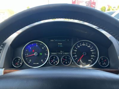 VOLKSWAGEN TOUAREG 3.0 V6 TDI Tiptronic ic Magyarországi. 3.5T vonóhorog. napfénytető. barna bőr. szervizelt!