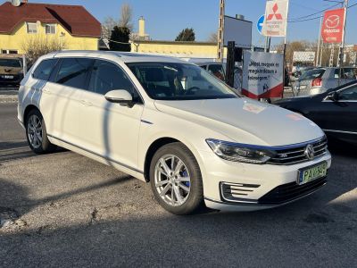 VOLKSWAGEN PASSAT VIII 1.4 TSI GTE Plug-In-Hybrid DSG M.o.-i. Magasan felszerelt! LED Virtual Cockpit Panoráma Carplay Távtartó