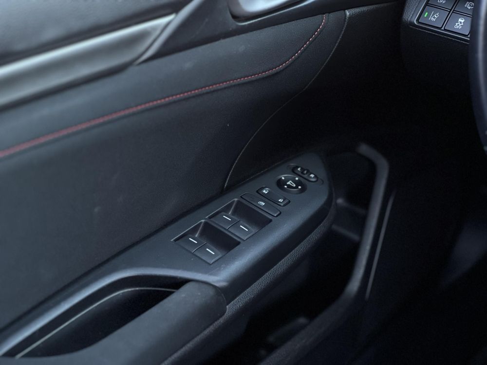 HONDA CIVIC 1.0 T Executive Sport Line 65e km. Magyarországi. 2 tulajdonos. Teljes szerviztörténet!