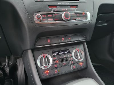 AUDI Q3 2.0 TDI DPF quattro S-tronic S Line LED Bőrbelső Navigáció Ülésfűtés Tempomat Start-Stop PDC