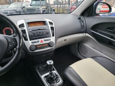 KIA CEE'D SW 1.6 CRDi EX Digitklíma Multikormány 4x.elablak Szervizelt!