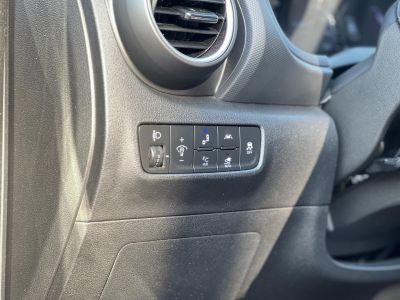 HYUNDAI KONA EV 64kWh Premium 124e km. 400+ hatótáv. napfénytető. Kitünő állapot!