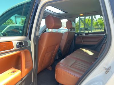 VOLKSWAGEN TOUAREG 3.0 V6 TDI Tiptronic ic Magyarországi. 3.5T vonóhorog. napfénytető. barna bőr. szervizelt!