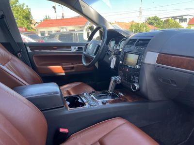 VOLKSWAGEN TOUAREG 3.0 V6 TDI Tiptronic ic Magyarországi. 3.5T vonóhorog. napfénytető. barna bőr. szervizelt!