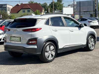 HYUNDAI KONA EV 64kWh Premium Magas felszereltség. megkímélt állapot! LED fényszóró Kamera Keyless Android!