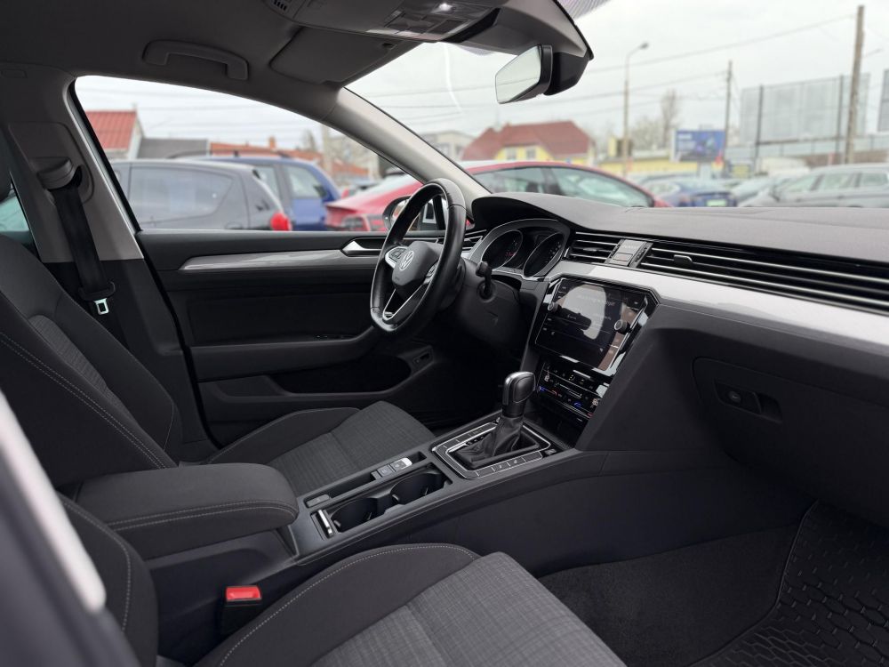 VOLKSWAGEN PASSAT Variant 2.0 TDI SCR Business DSG Szervizelt el.2t vonóhorog vez.ülés masszírozás