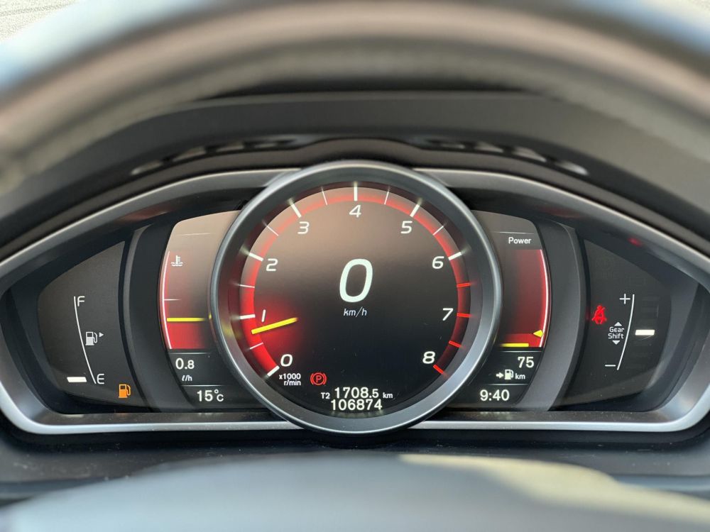 VOLVO V40 1.6 T3 Ocean Race 107e km. Magyarországi. Teljes szerviztörténet!