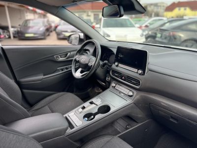HYUNDAI KONA EV 64kWh Style HUD. parkolóasszisztens. sávtartó. CarPlay. 400km hatótáv!