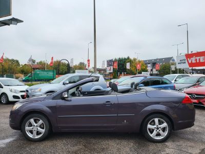 FORD FOCUS Coupe Cabriolet 2.0 Titanium Klíma Tempomat Tolatóradar Xenon Navi Ülésfűtés