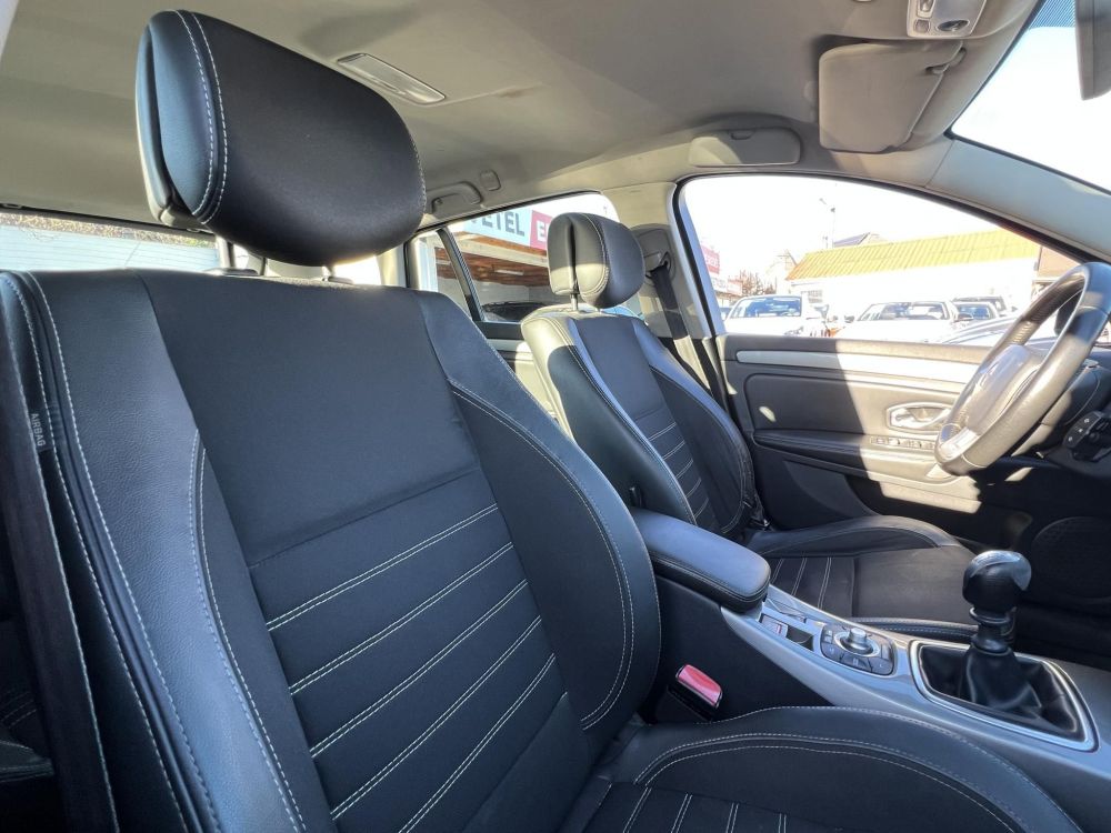 RENAULT LAGUNA 1.5 dCi Expression EDC Klíma Tempomat Bluetooth Végig szervízelt!