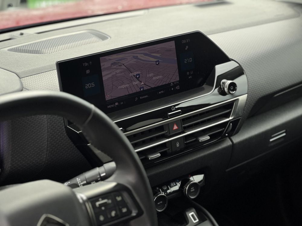CITROEN C4 1.2 PureTech Feel Plus M.o.-i. 1.tul. 61e km. LED. 360 kamera. HUD. Vonóhorog!