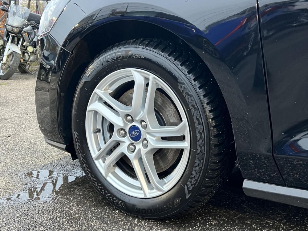 FORD FOCUS 1.0 EcoBoost Connected M.o.-i. 1.tul. Márkaszervizelt. Carplay!