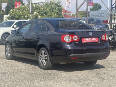 VOLKSWAGEN JETTA 1.6 Comfortline DSG Magyarországi Tolatóradar Navi Tempomat!