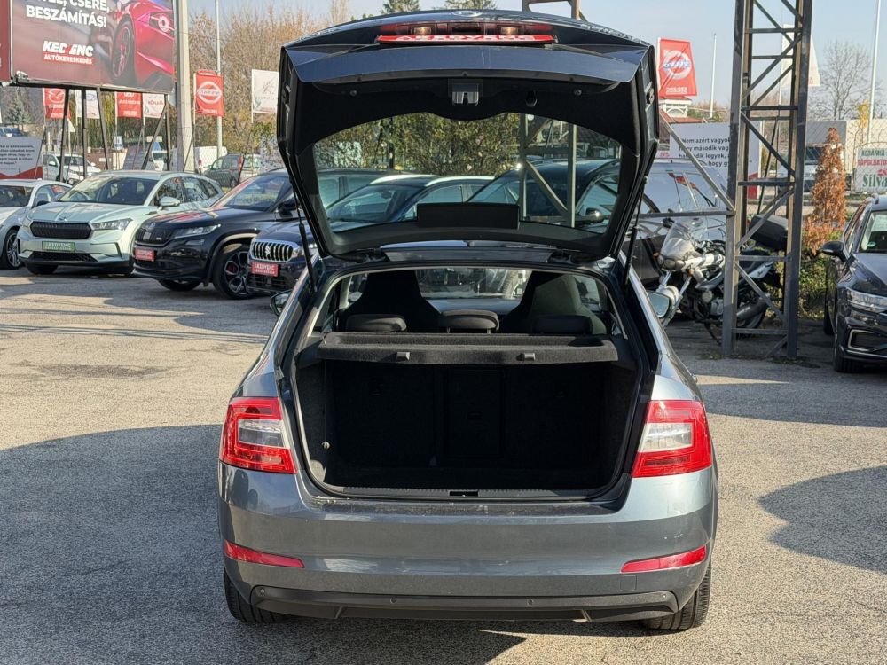 SKODA OCTAVIA 1.6 CR TDI Elegance DSG Magyarországi Xenon Tempomat Navi Ülésfűtés Digitklíma
