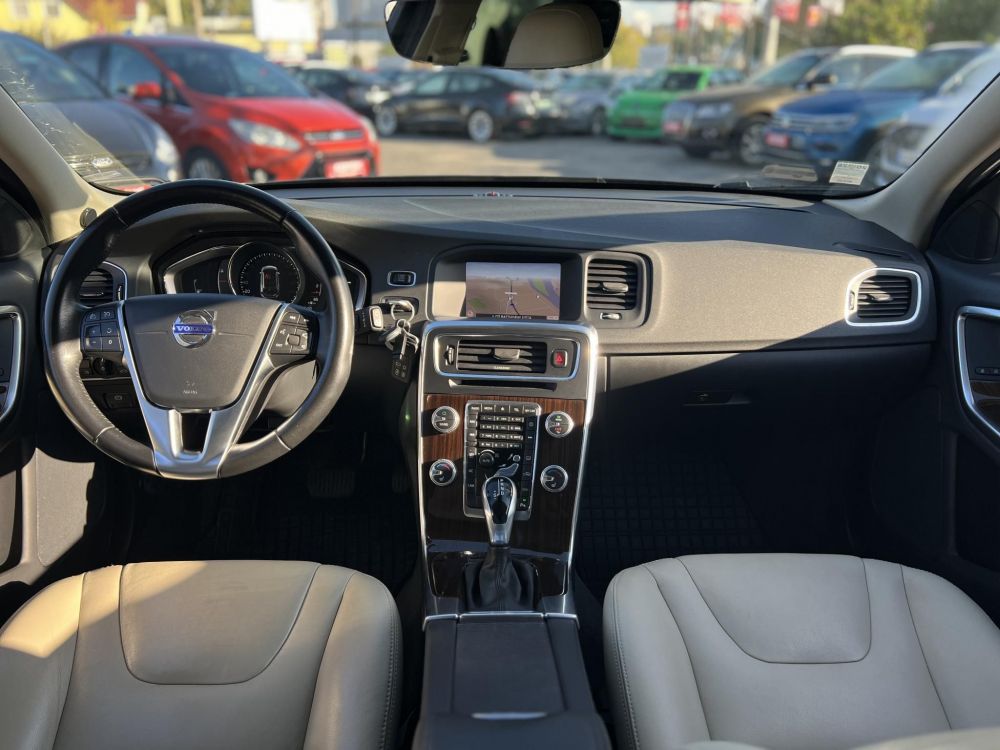 VOLVO V60 2.0 [T4] Kinetic Geartronic M.o.-i. magasan felszerelt. végig vezetett szervizkönyv!