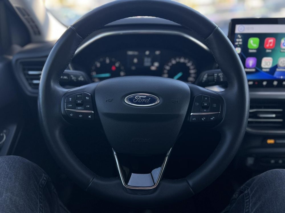 FORD FOCUS 1.5 EcoBlue Titanium LED. CarPlay. Állófűtés. Vonóhorog. Téli csomag!