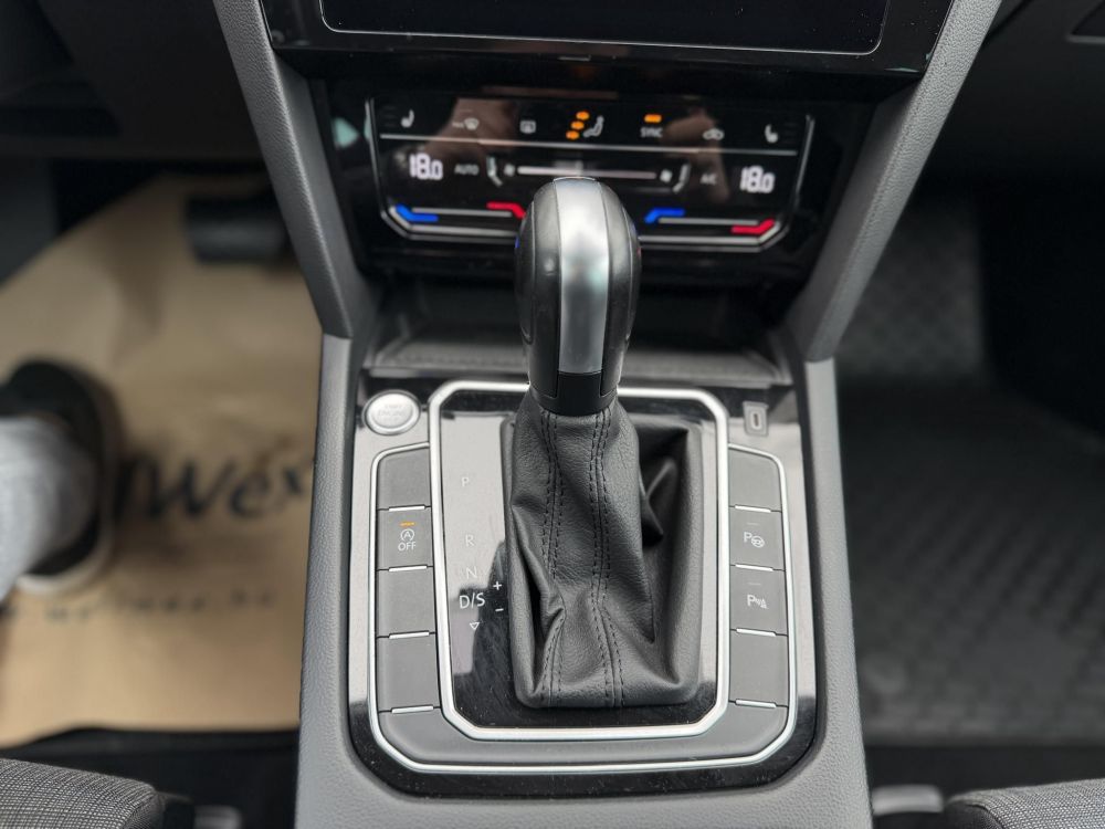 VOLKSWAGEN PASSAT Variant 2.0 TDI SCR Business DSG Szervizelt el.2t vonóhorog vez.ülés masszírozás