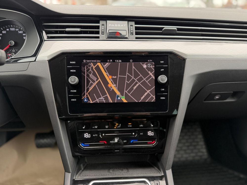 VOLKSWAGEN PASSAT Variant 2.0 TDI SCR Business DSG Szervizelt el.2t vonóhorog vez.ülés masszírozás