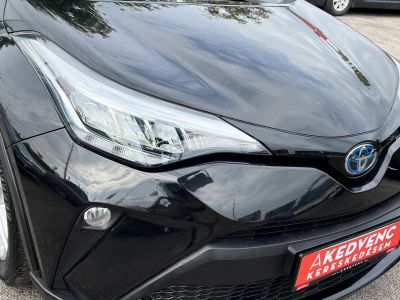 TOYOTA C-HR 1.8 Hybrid Comfort Business e-CVT LED Tempomat Carplay Ülésfűtés Navi Kamera Keyless Megkímélt!