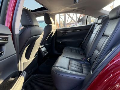 LEXUS ES 300H 112e km. Fakormány. ülésszellőzés. kormányfűtés. kamera. roló!