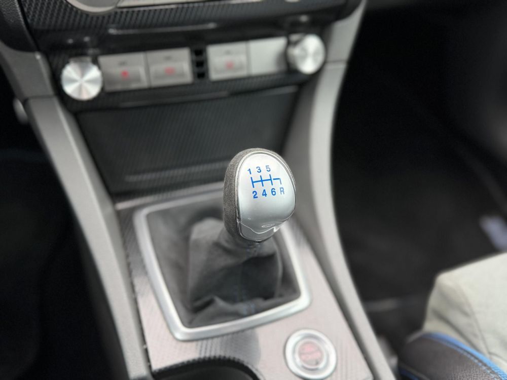 FORD FOCUS RS 2.5 T Értékes kiegészítőkkel