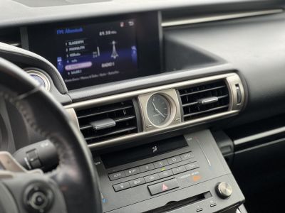 LEXUS IS 300h Comfort Leather&Navigation (Automata) Hybrid garancia Márkaszervizelt! Gyári fényezés. Téli-nyári gumi garnitúra!
