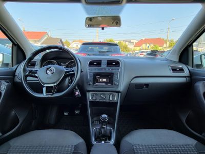 VOLKSWAGEN POLO V 1.2 TSi 90 BMT Comfortline 66e km. M.o.-i. 1.tul. Tempomat Klíma Ülésfűtés PDC