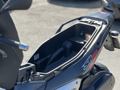APRILIA SR MAX 300 Akrapovic